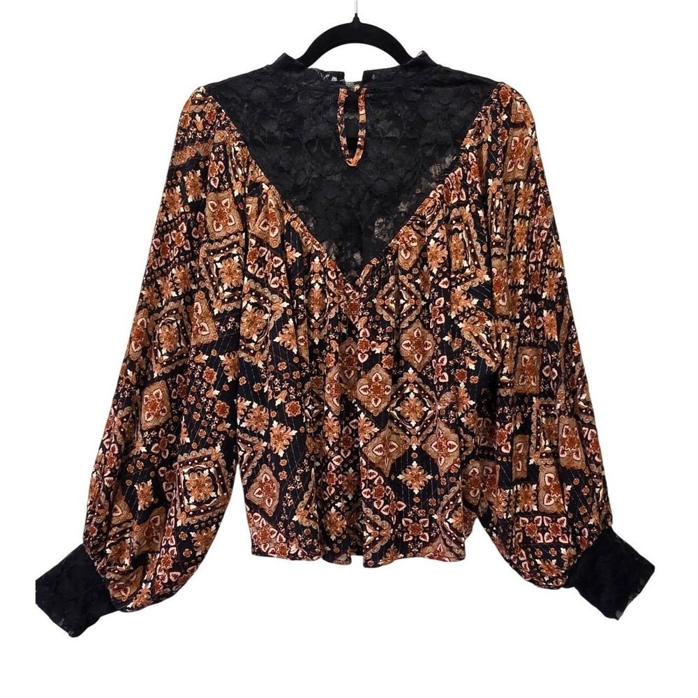 Gimmicks by BKE Boho Medallion Lace Yoke Balloon Sleeve Blouse Gold Shimmer M